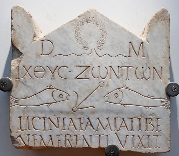 Lápida cristiana con la inscripción D M (Di Manes)