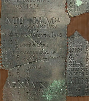 Fragmento del calendario de Coligny donde se muestra la inscripción dedicada a samonios