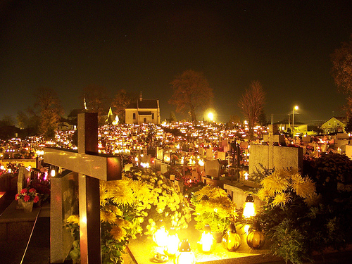 Aspecto de un cementerio durante el zaduszki